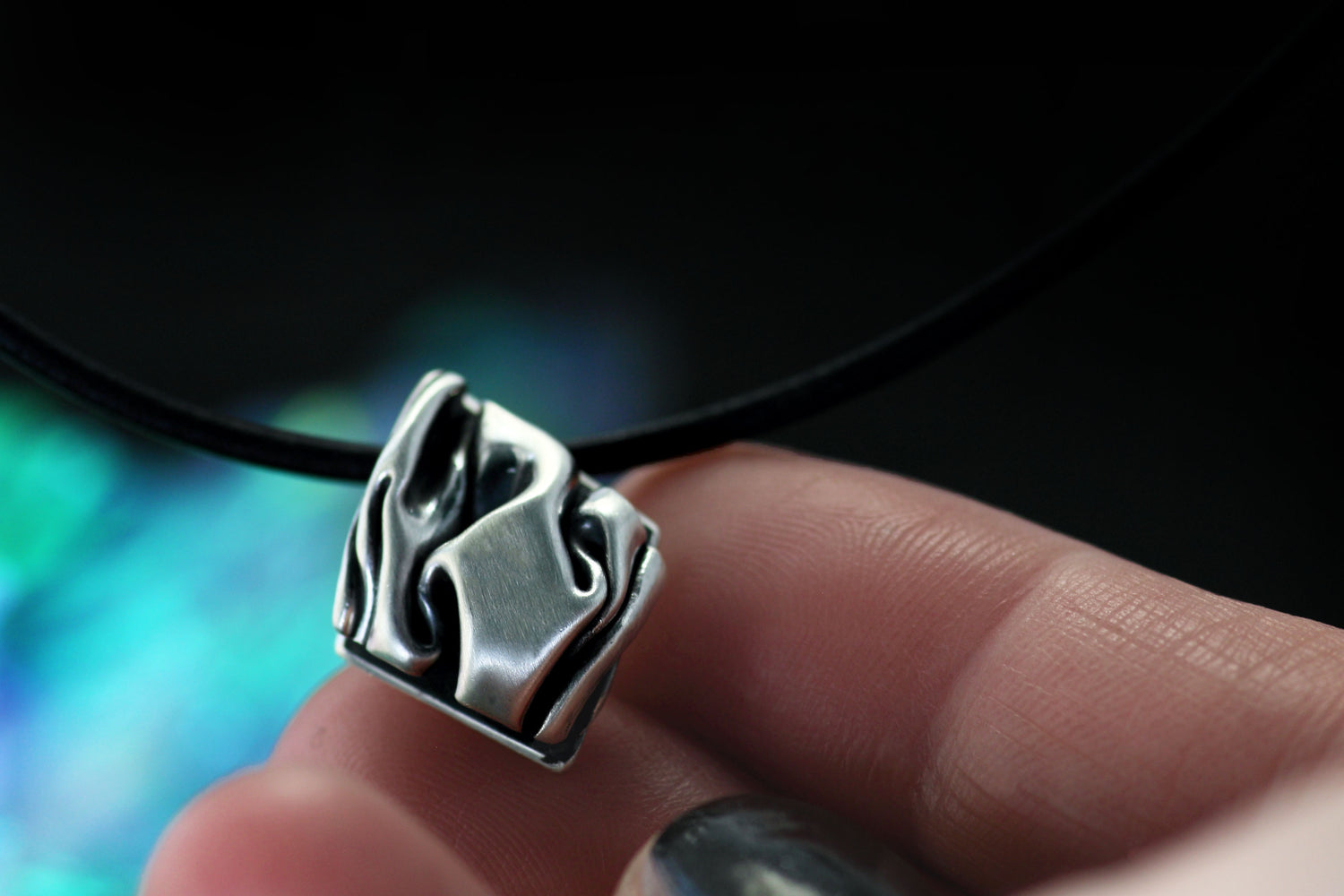 ONDINA Kunstvoller Anhänger aus Silber 925 mit Patina oder 18K Massiv-Gold