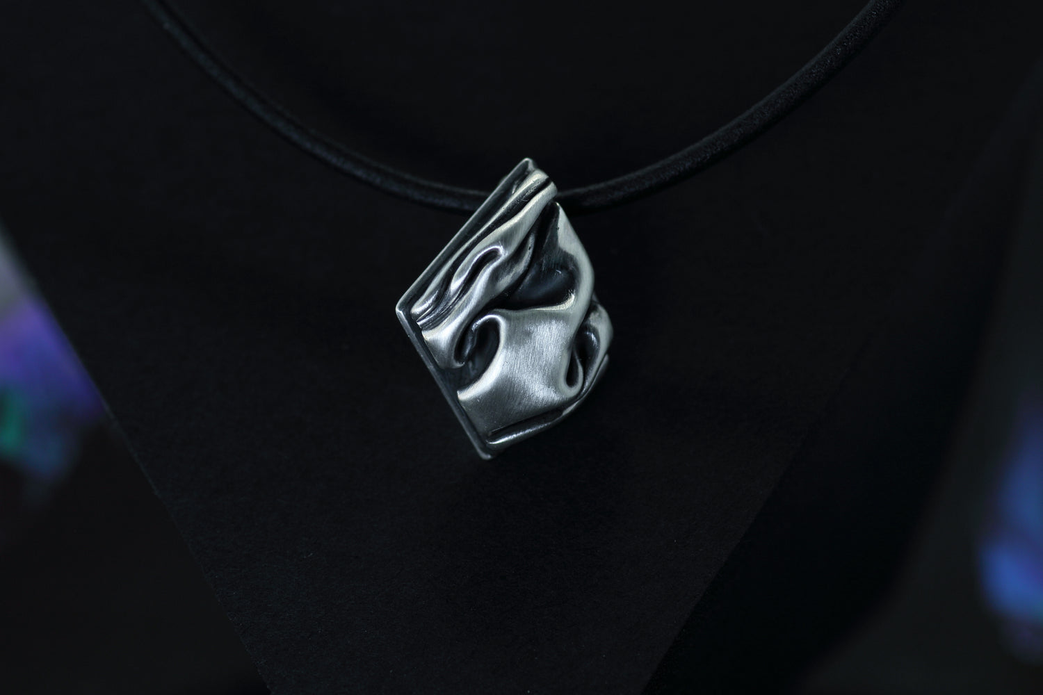 ONDINA Kunstvoller Anhänger aus Silber 925 mit Patina oder 18K Massiv-Gold