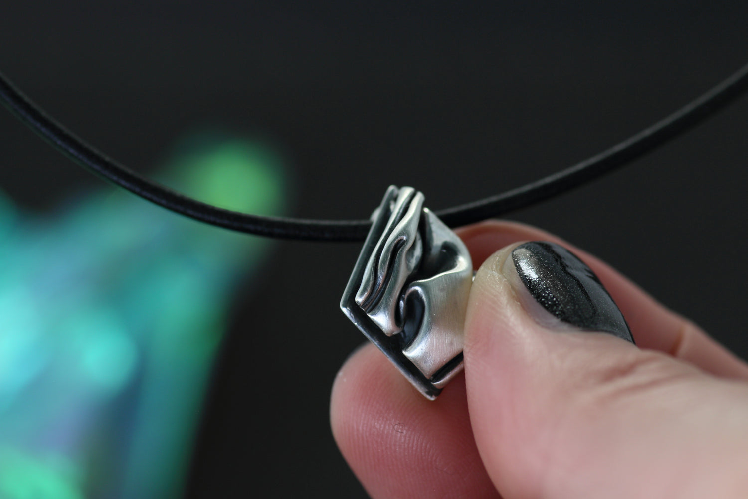 ONDINA Kunstvoller Anhänger aus Silber 925 mit Patina oder 18K Massiv-Gold