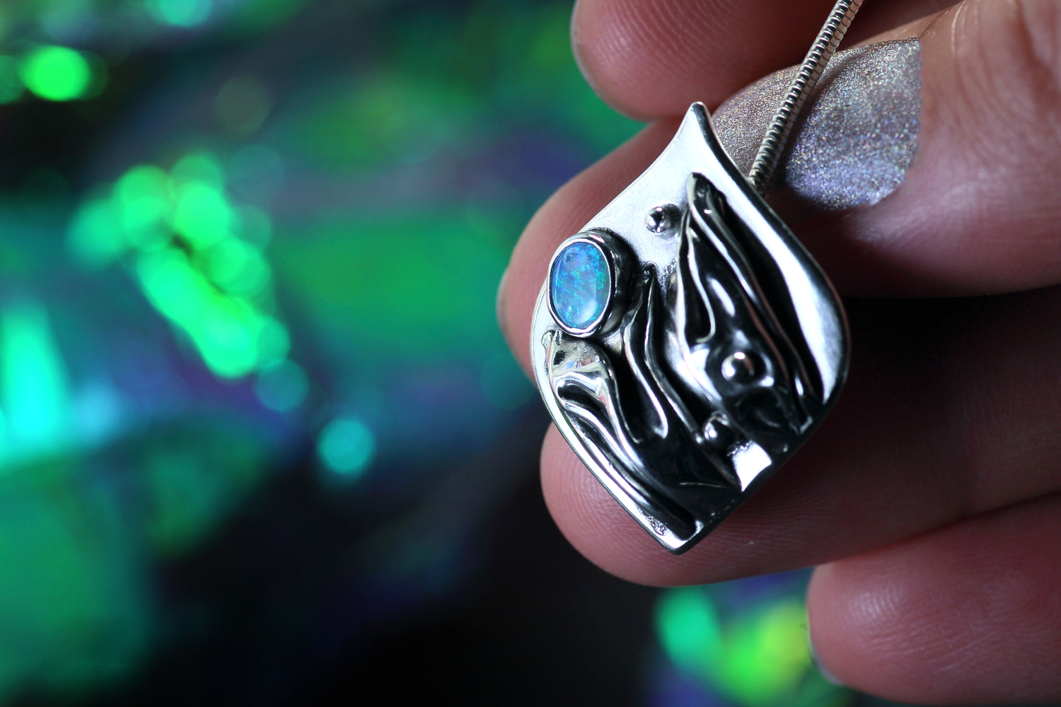 OASIS Silberanhänger mit grünblauem Lightning Ridge Opal
