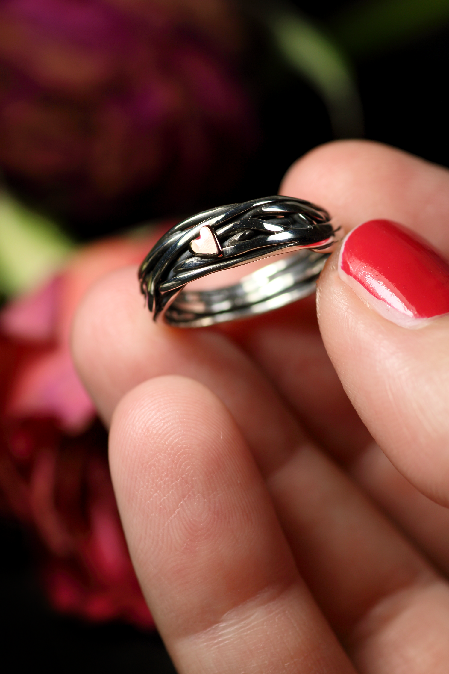 HERZ AUS GOLD – Infinity Ring aus Silber 925 mit handgefeiltem 18K Roségold Herz · Ringgrösse EU 53 -54