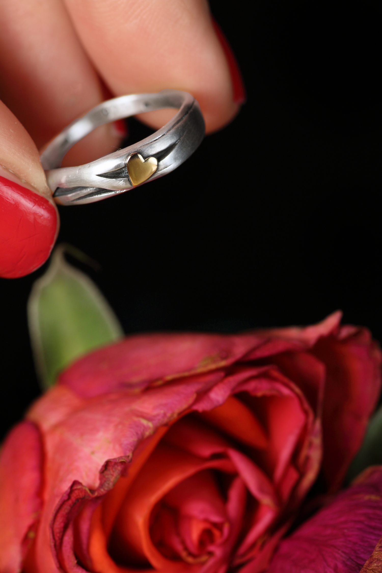 HERZ AUS GOLD Unikat Ring aus Silber 925 mit 18k Rosé Gold Heart · Ringgrösse EU 52