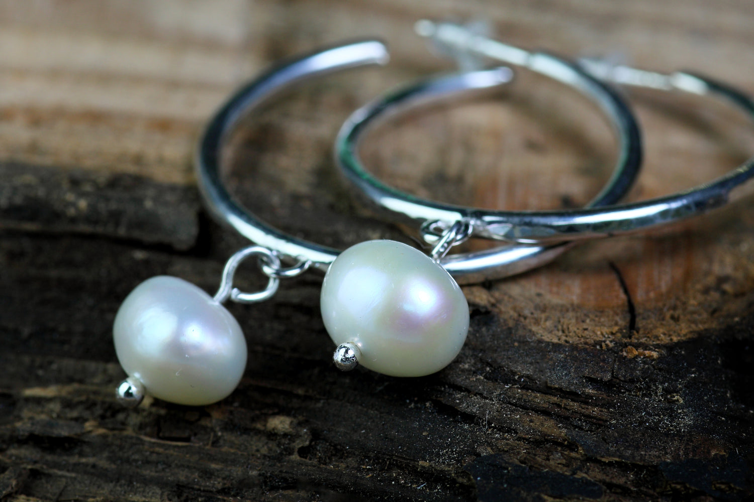 LUNA LACRIMA Silber-Creolen mit Perlen & Hammerschlag-Textur · Boho Silberohrringe · Handgemacht, einzigartig