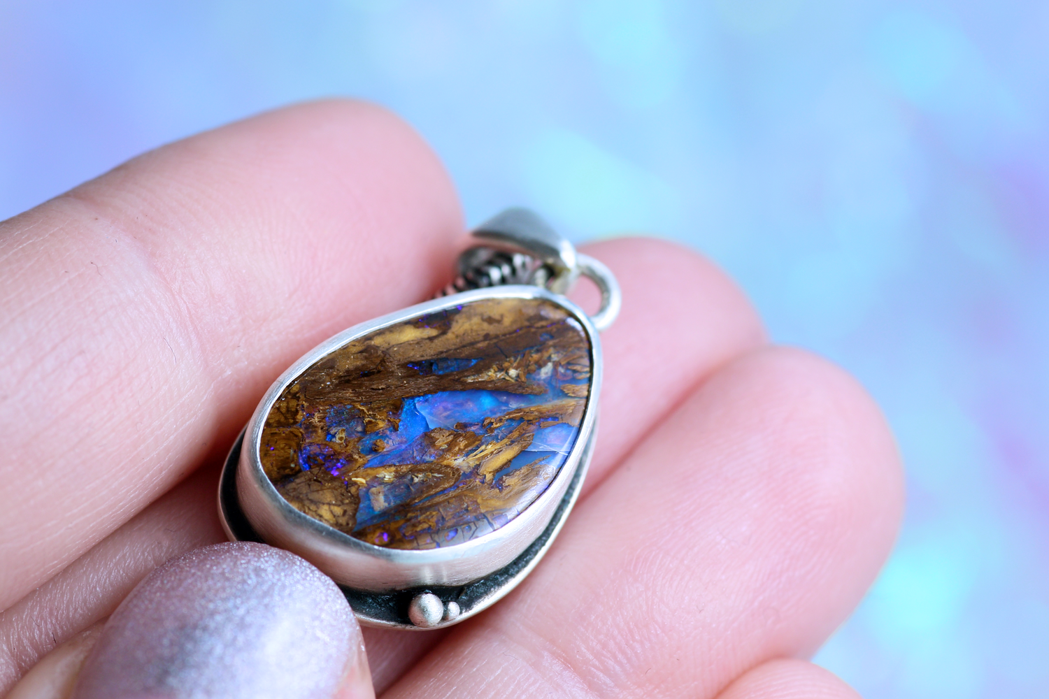 VIOLARIS Opal Anhänger aus Silber 925 · mit Wood Boulder Opal