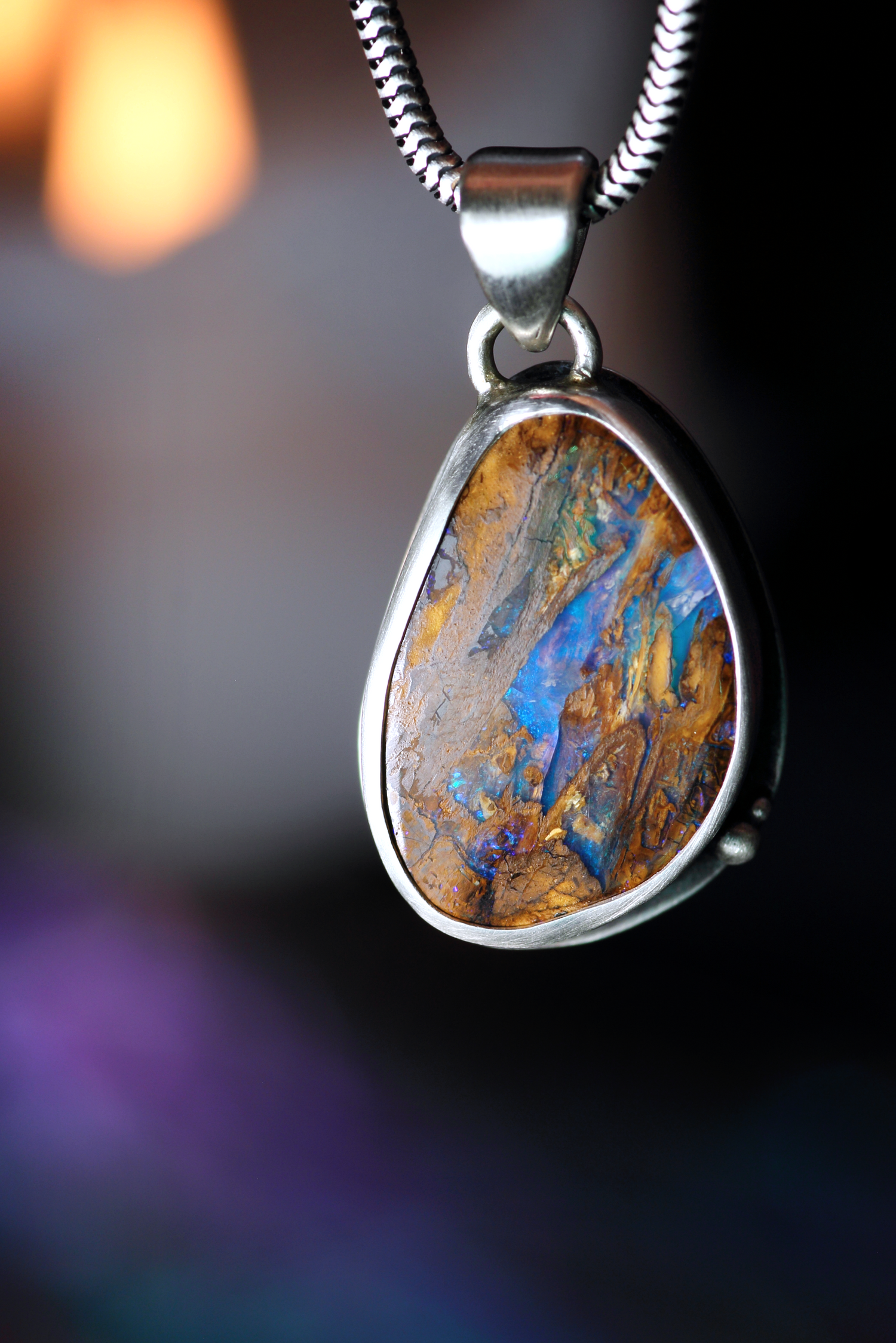 VIOLARIS Opal Anhänger aus Silber 925 · mit Wood Boulder Opal