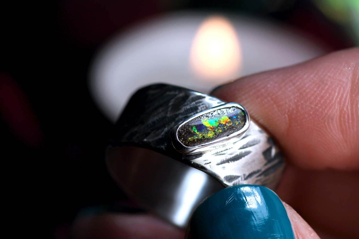 IRIS IMMORTALIS Boho Silberrring mit australischem Opal – Handgemachter, einzigartiger Unisex-Ring · Ringgrösse EU 63
