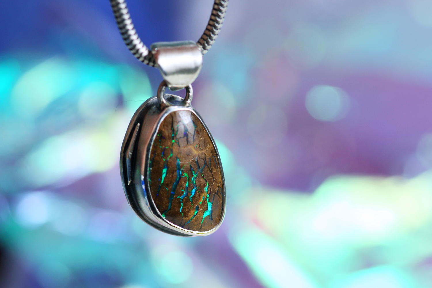 LUX NEXUS Silberanhänger mit australischem Opal – Handgemachter, einzigartiger Anhänger