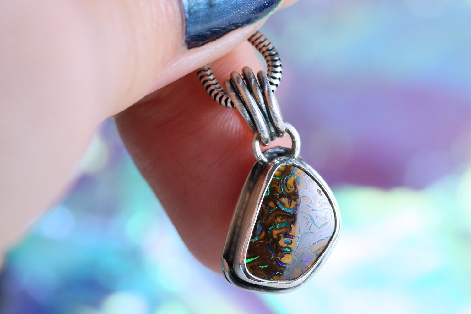 MATRIX LUX Silberanhänger mit australischem Matrix Opal – Handgemachter, einzigartiger Opalanhänger