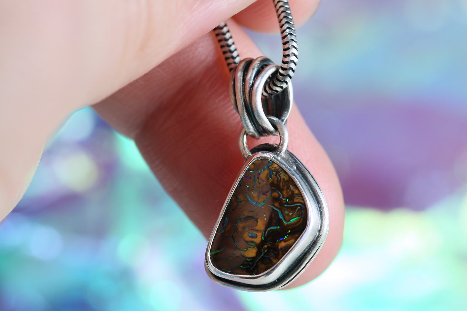 MATRIX LUX Silberanhänger mit australischem Matrix Opal – Handgemachter, einzigartiger Opalanhänger