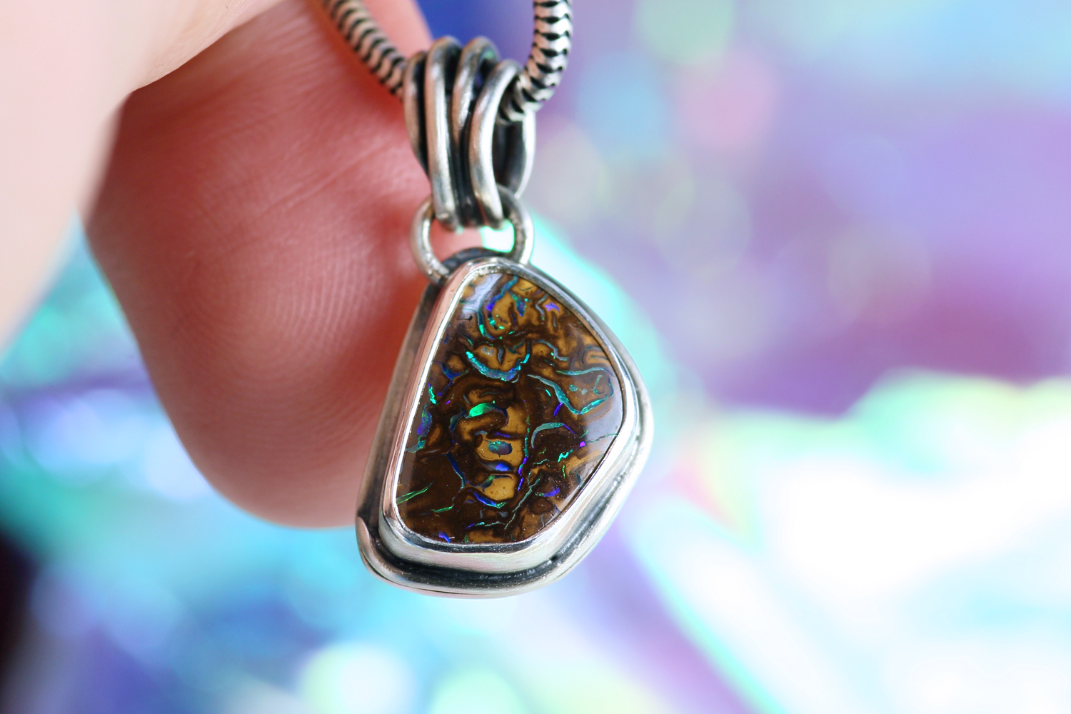 MATRIX LUX Silberanhänger mit australischem Matrix Opal – Handgemachter, einzigartiger Opalanhänger