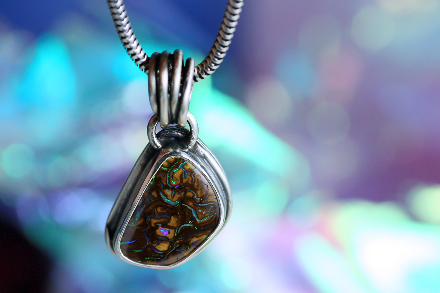 MATRIX LUX Silberanhänger mit australischem Matrix Opal – Handgemachter, einzigartiger Opalanhänger