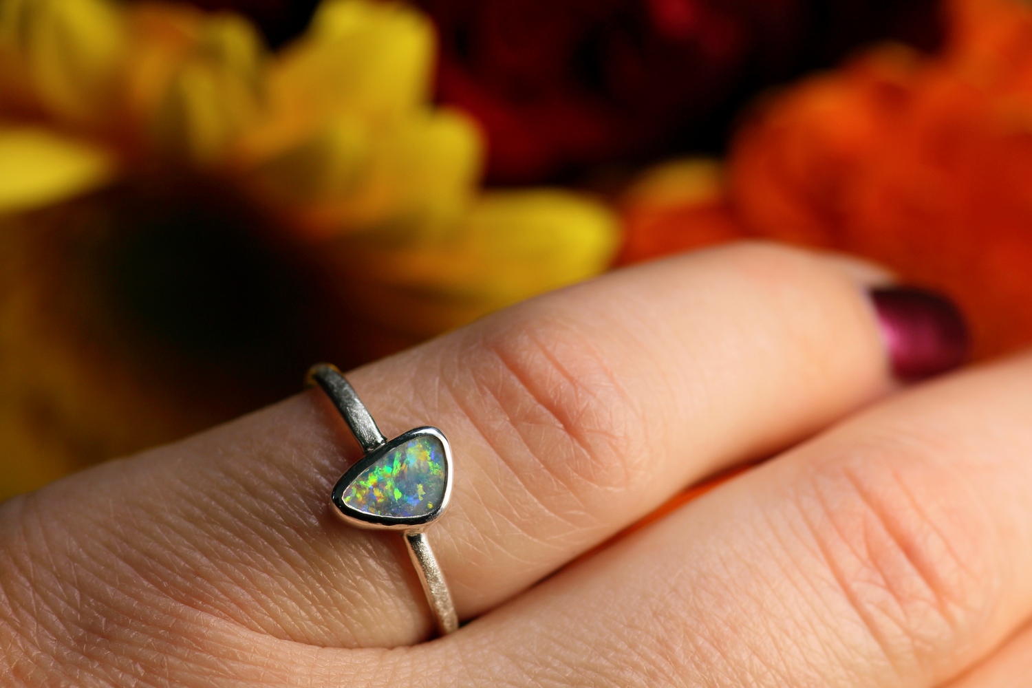 FLORES AMORIS Silberring mit atemberaubenden australischem Opal – Handgemachter, einzigartiger Damenring · Ringgrösse EU 52 - 53