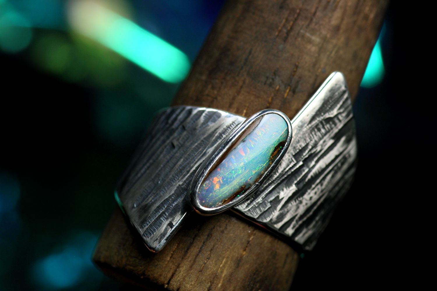 OPALUS MAGNUS Boho Silberrring mit australischem Opal – Handgemachter, einzigartiger Unisex Ring · Ringgrösse EU 65