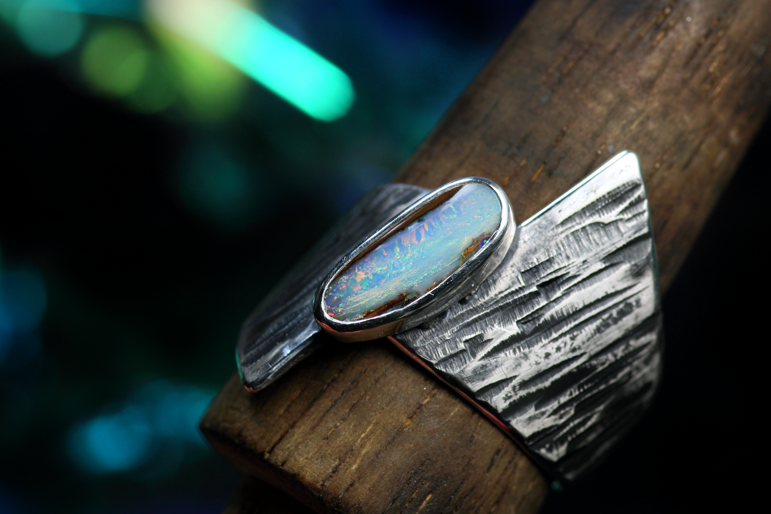 OPALUS MAGNUS Boho Silberrring mit australischem Opal – Handgemachter, einzigartiger Unisex Ring · Ringgrösse EU 65