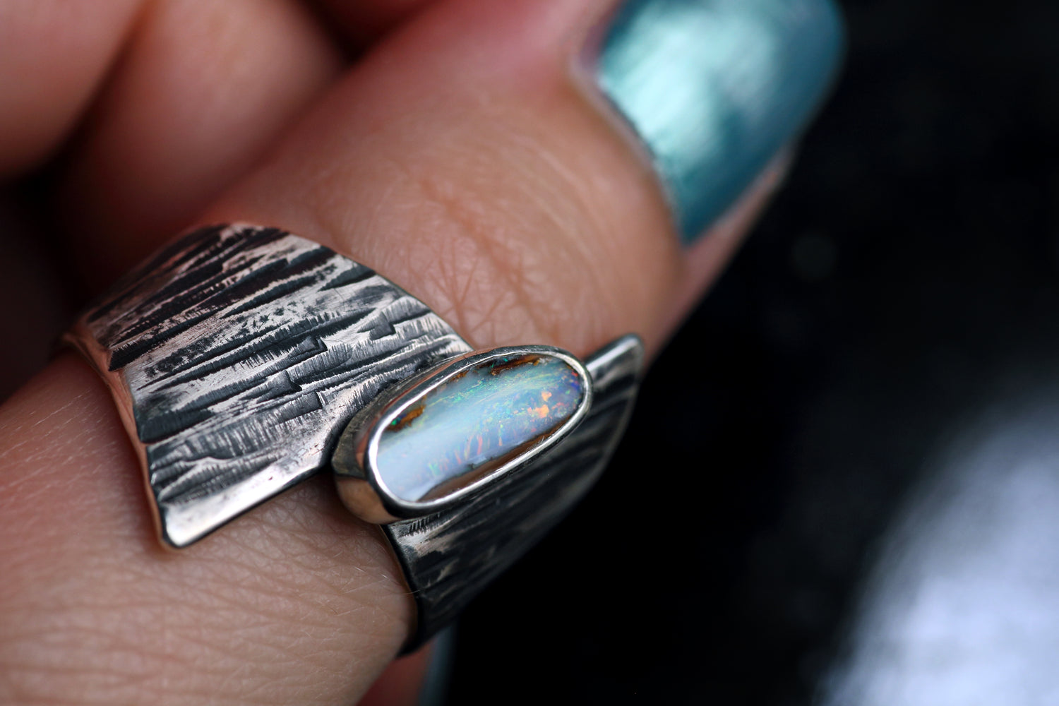 OPALUS MAGNUS Boho Silberrring mit australischem Opal – Handgemachter, einzigartiger Unisex Ring · Ringgrösse EU 65