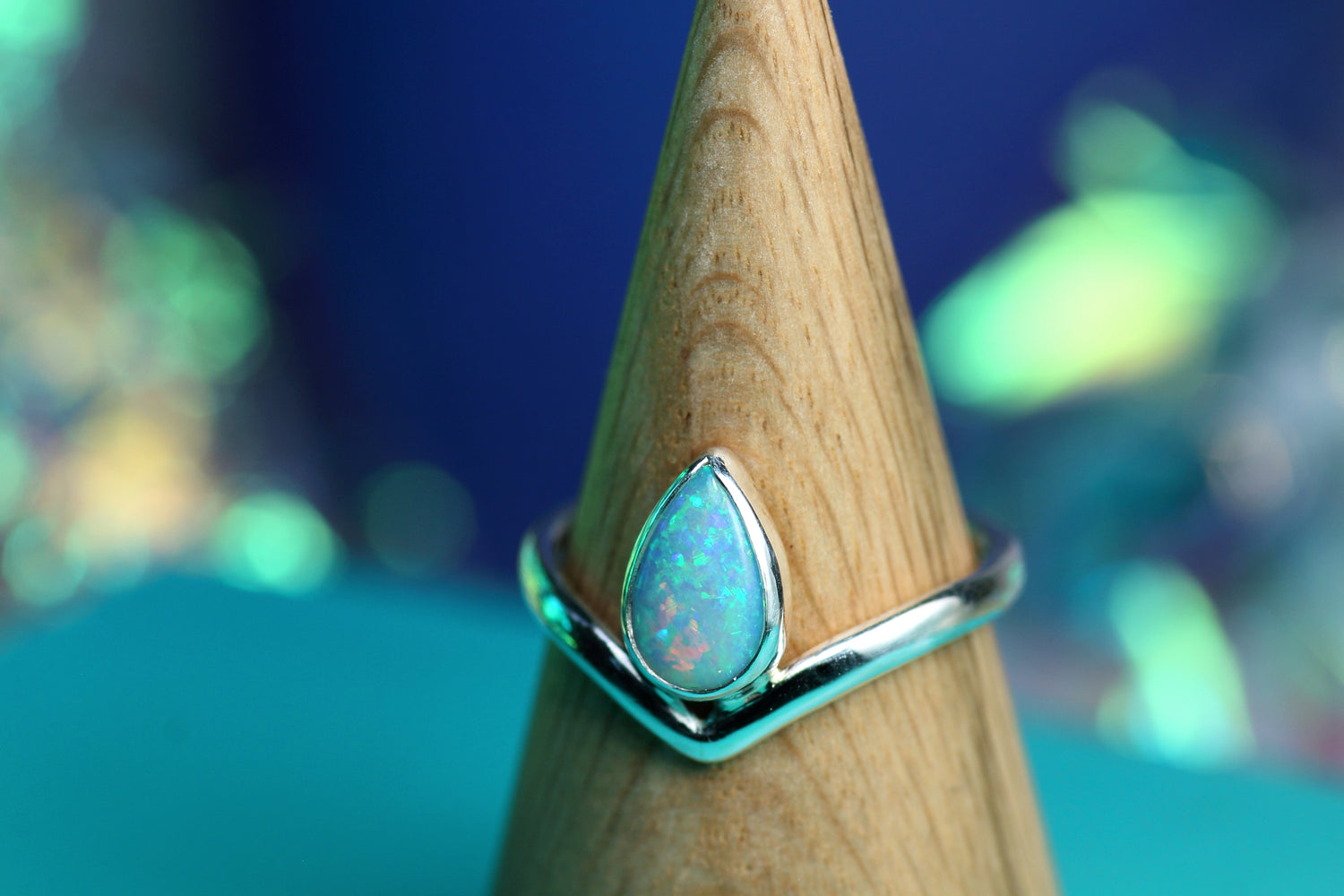 LACRIMA Boho Silberrring mit australischem Opal – Handgemachter, einzigartiger Damenring · Ringgrösse EU 52