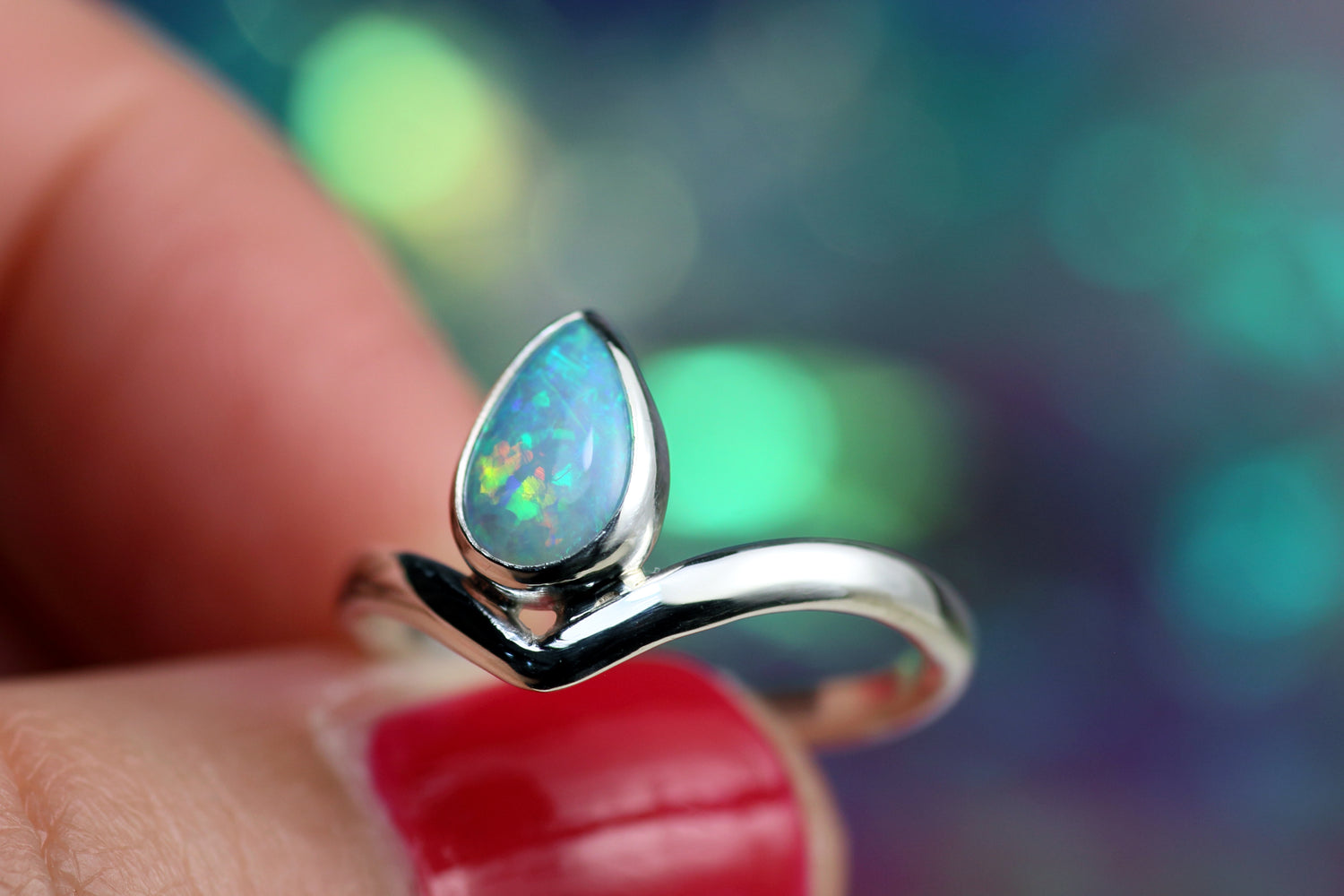 LACRIMA Boho Silberrring mit australischem Opal – Handgemachter, einzigartiger Damenring · Ringgrösse EU 52