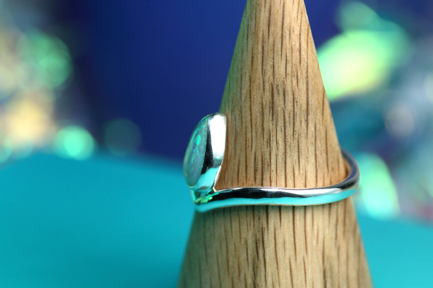 LACRIMA Boho Silberrring mit australischem Opal – Handgemachter, einzigartiger Damenring · Ringgrösse EU 52