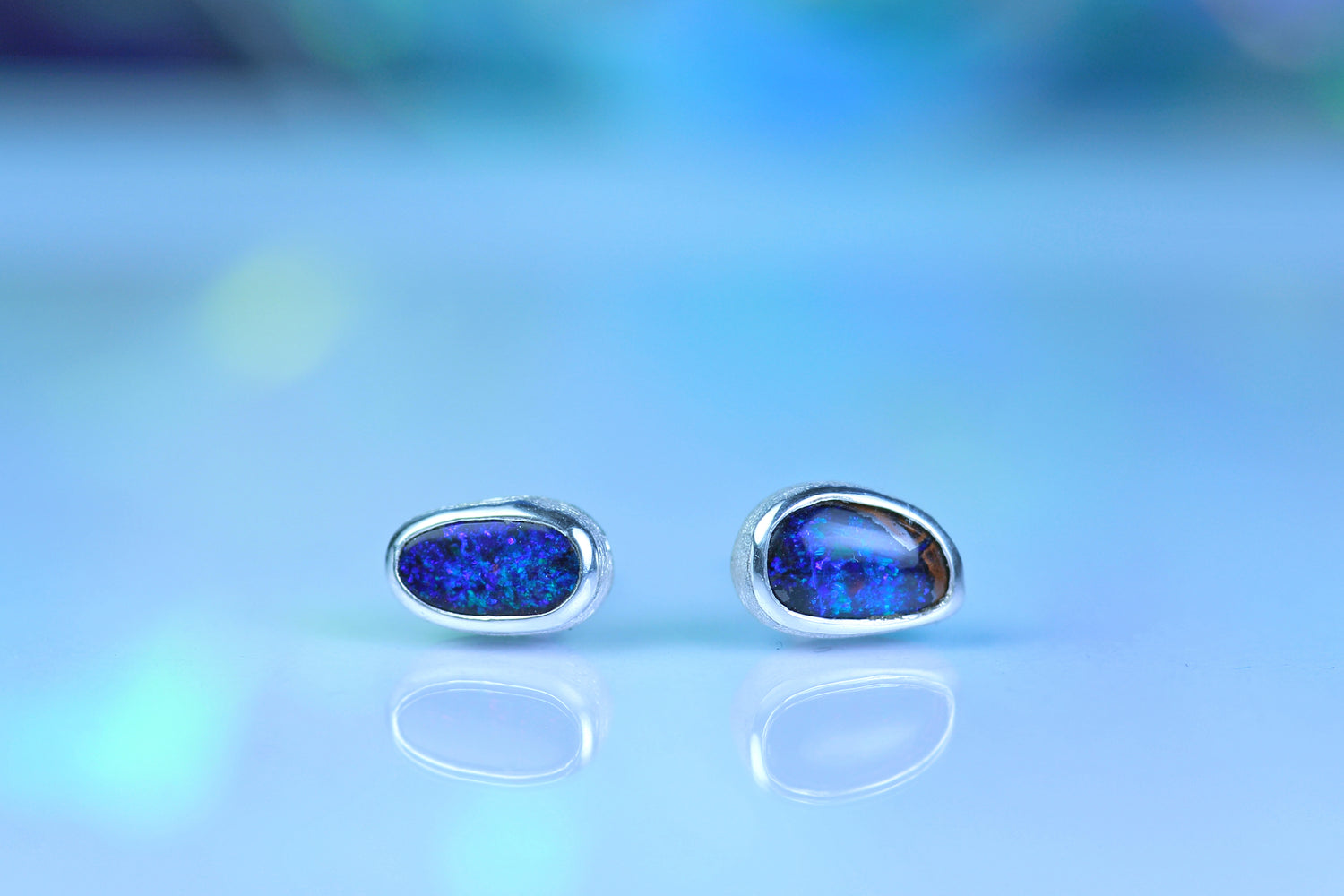 ASTRALIS ORBIS Ohrstecker aus Silber mit australischen Opalen