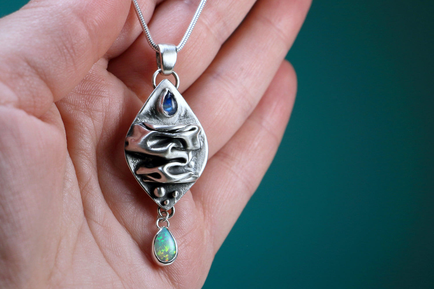 LACRIMA Silberanhänger mit Mondstein & Crystal Opal Anhänger