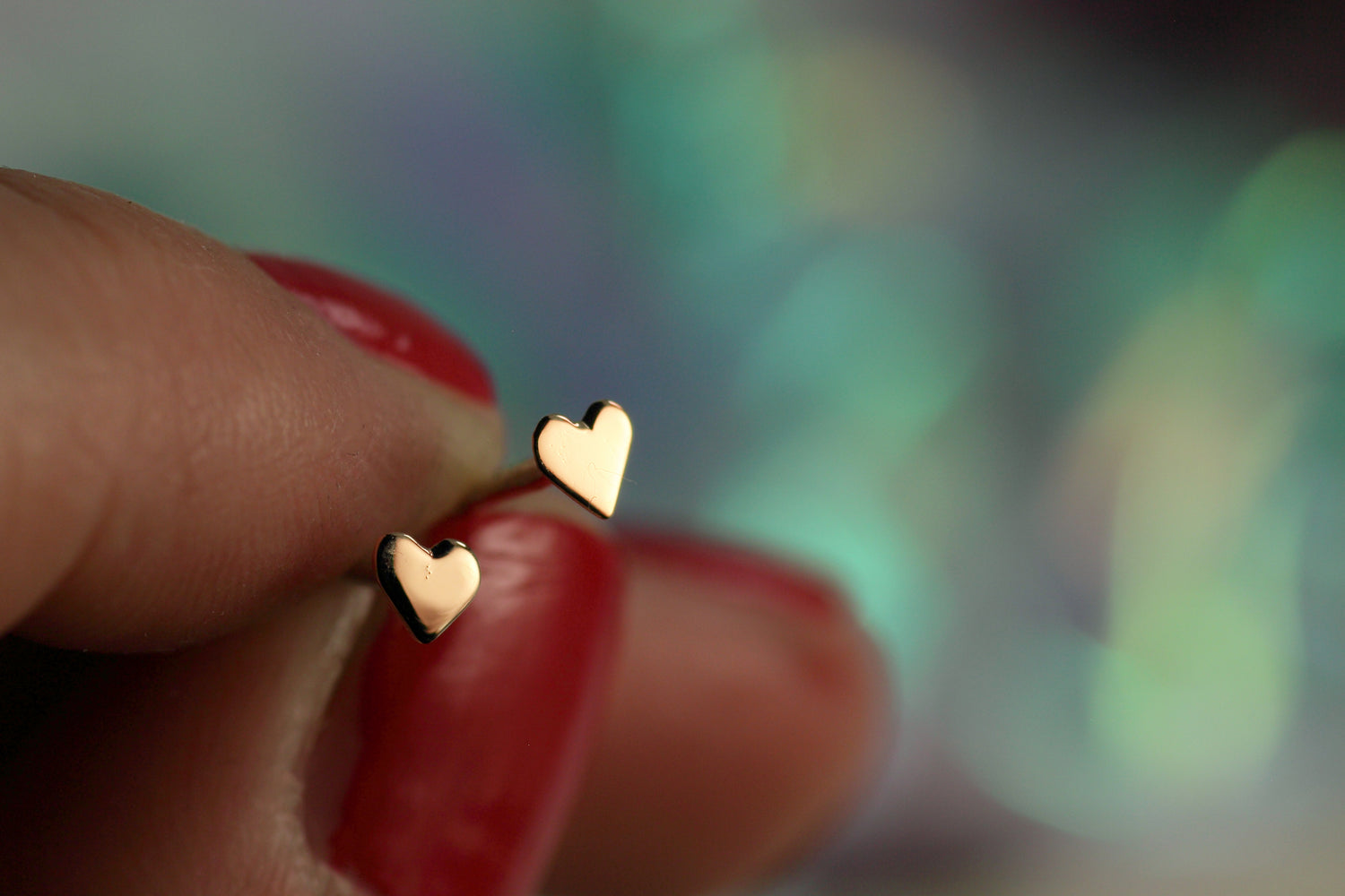 HERZ AUS GOLD Ohrrstecker aus Silber 925 mit 18K Rotgold Herzen – Handgemachter, einzigartiger Ohrschmuck