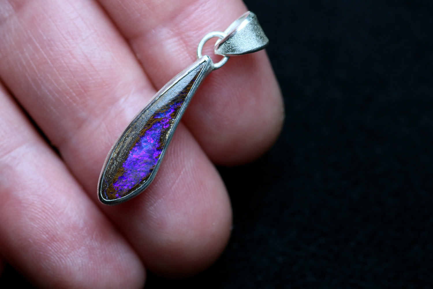 AURORA ELECTRA Silberanhänger mit australischem Boulder Opal