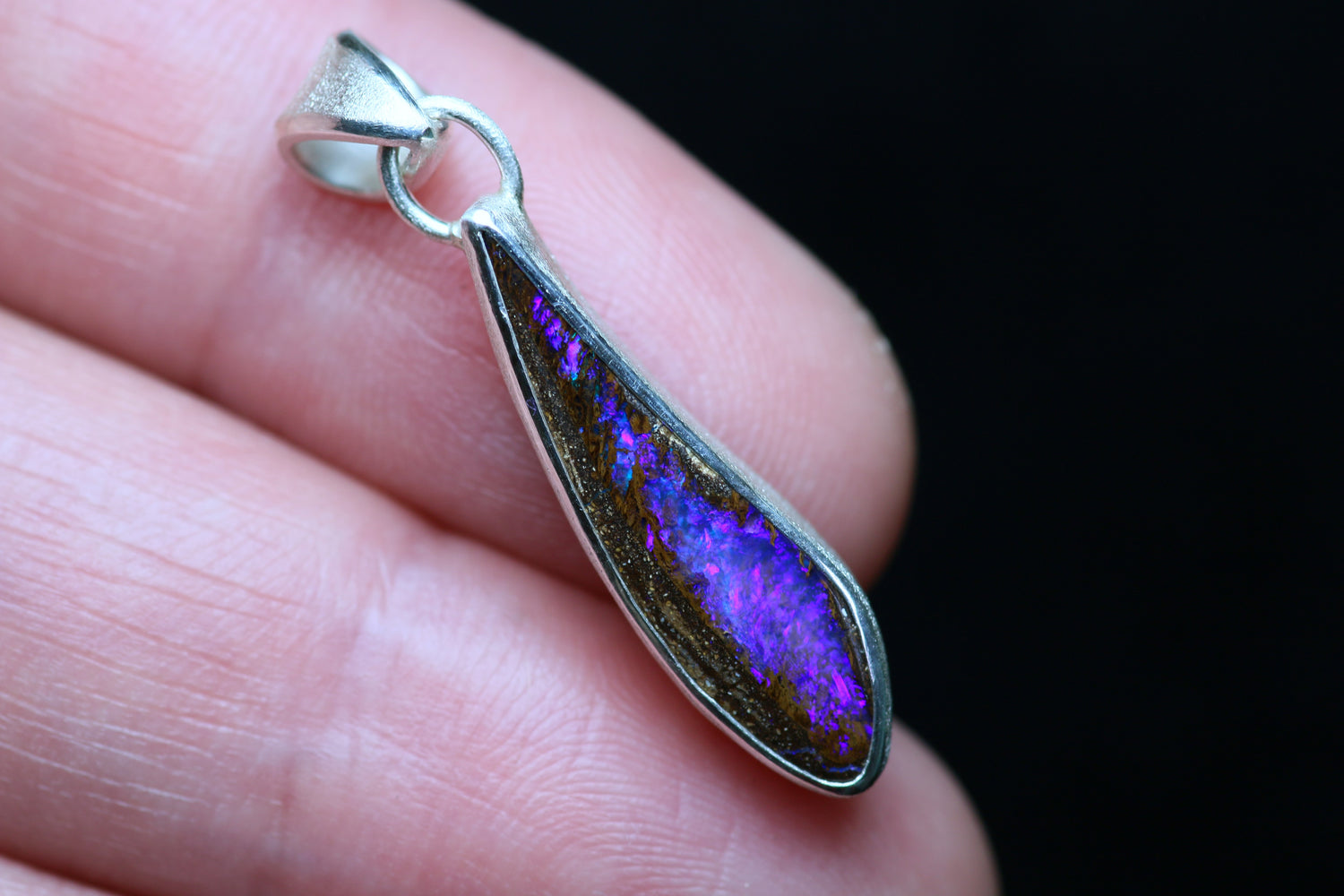 AURORA ELECTRA Silberanhänger mit australischem Boulder Opal
