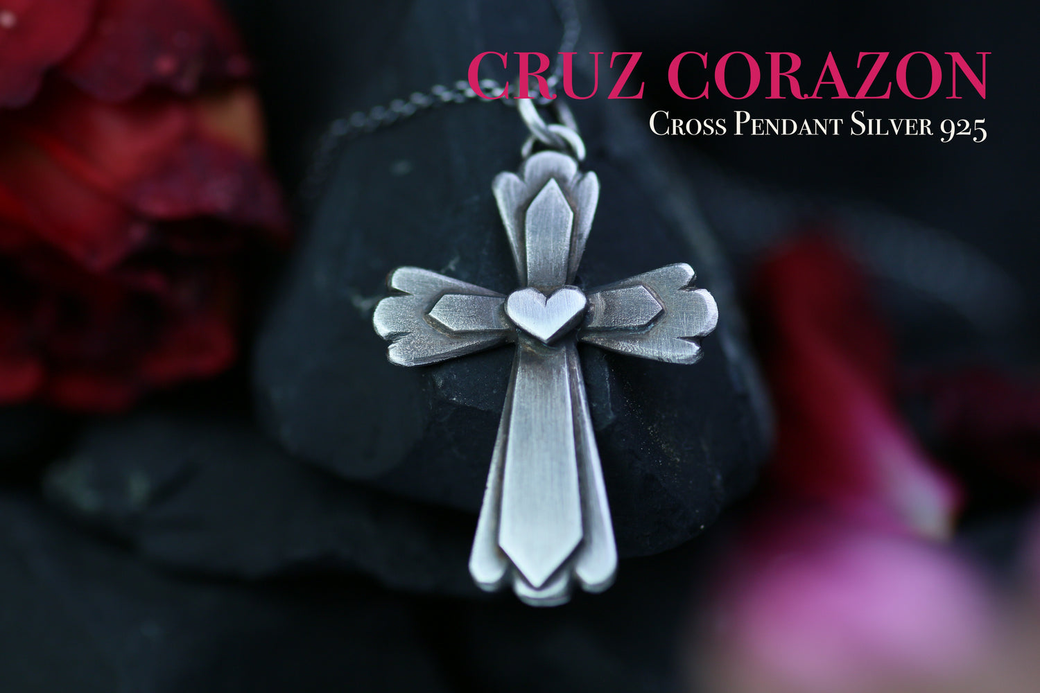 CRUZ CORAZÓN – Kreuz-Anhänger mit Herz in Silber 925 mit Patina oder 18k Massiv-Gold