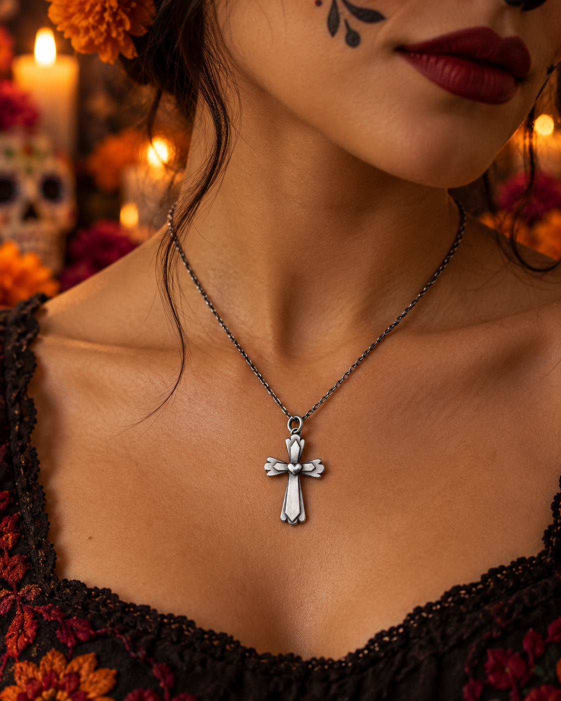 CRUZ CORAZÓN – Kreuz-Anhänger mit Herz in Silber 925 mit Patina oder 18k Massiv-Gold