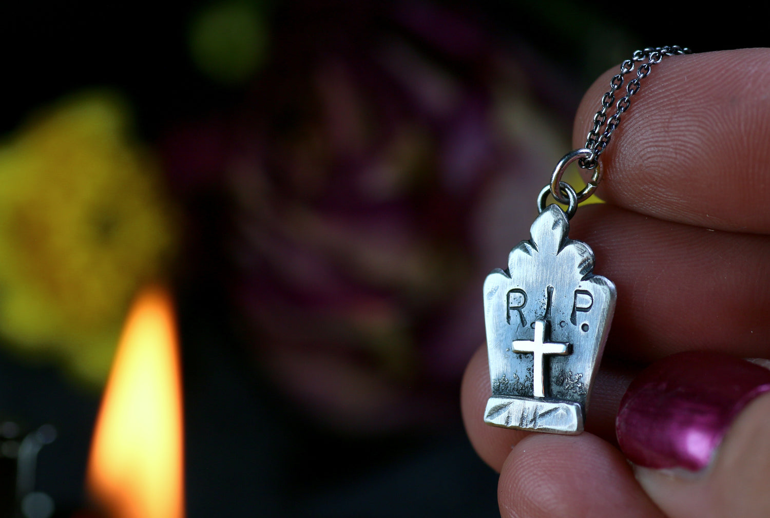 GLORIA MEMORIA – Handgefertigter R.I.P. Grabstein Anhänger aus 925er Silber · Einzelstück!