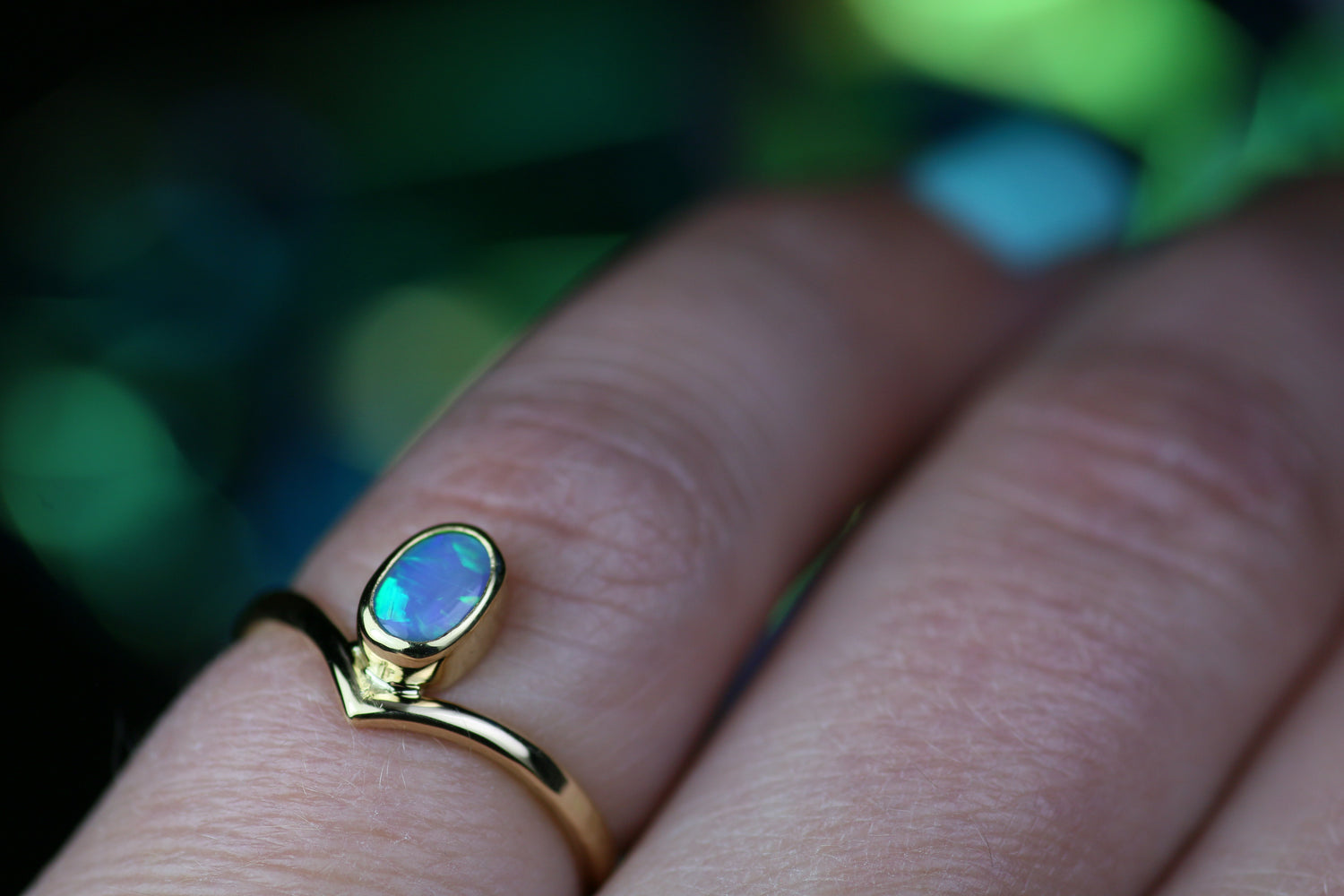 AUREA LAGUNA Opalring aus 18K Gelbgold · Ringgrösse EU 50