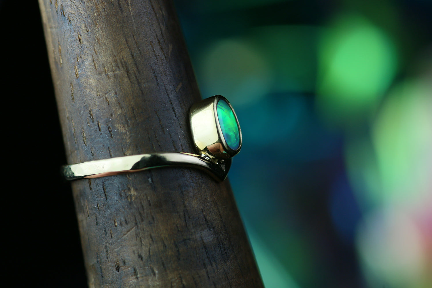 AUREA LAGUNA Opalring aus 18K Gelbgold · Ringgrösse EU 50