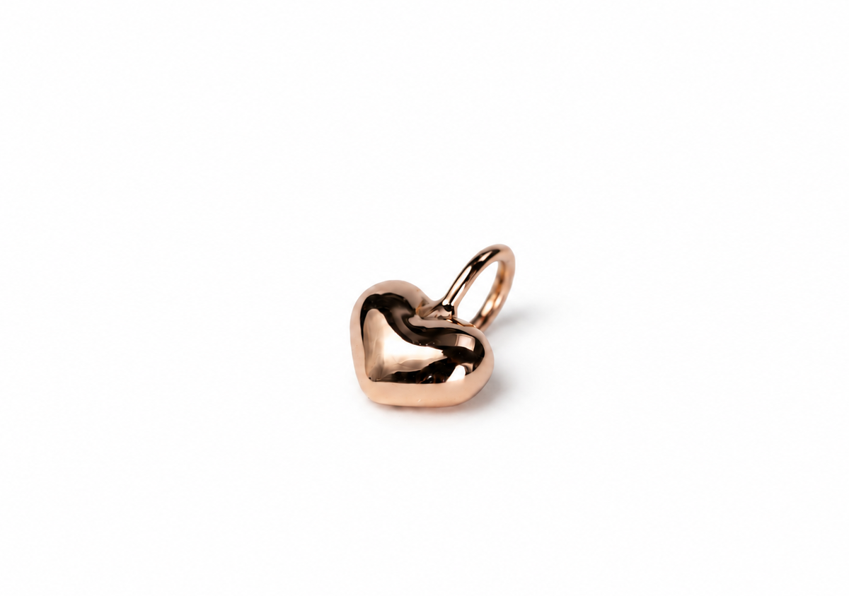 CORA · Heart pendant in 18k gold