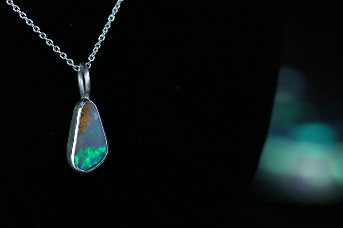 AQUA SERENA • Silberanhänger 925 mit australischem Opal · Unikat