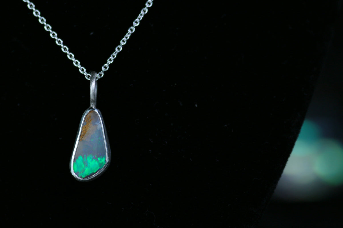 AQUA SERENA • Silberanhänger 925 mit australischem Opal · Unikat