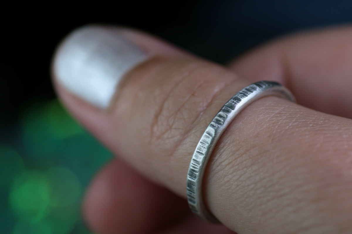 NERA Ring • Ring mit Hammerschlag Textur aus 925 Silber · Grösse wählbar