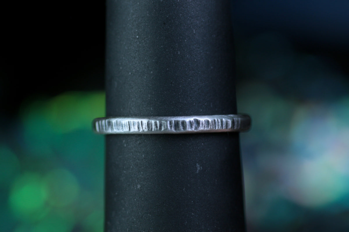 NERA Ring • Ring mit Hammerschlag Textur aus 925 Silber · Grösse wählbar