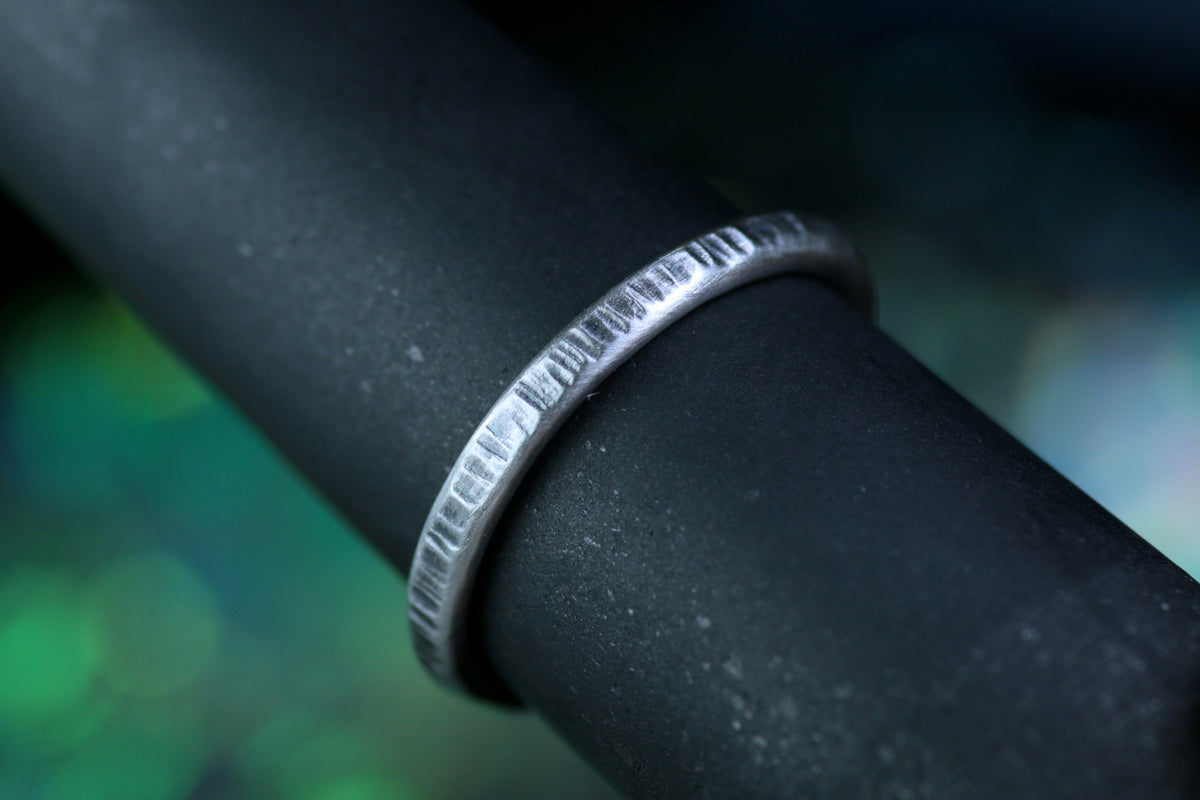 NERA Ring • Ring mit Hammerschlag Textur aus 925 Silber · Grösse wählbar