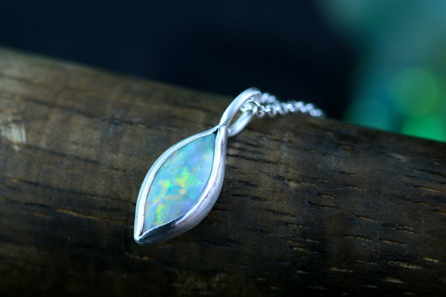 ALMINA Halskette mit Crystal Opal Anhänger aus Silber 925