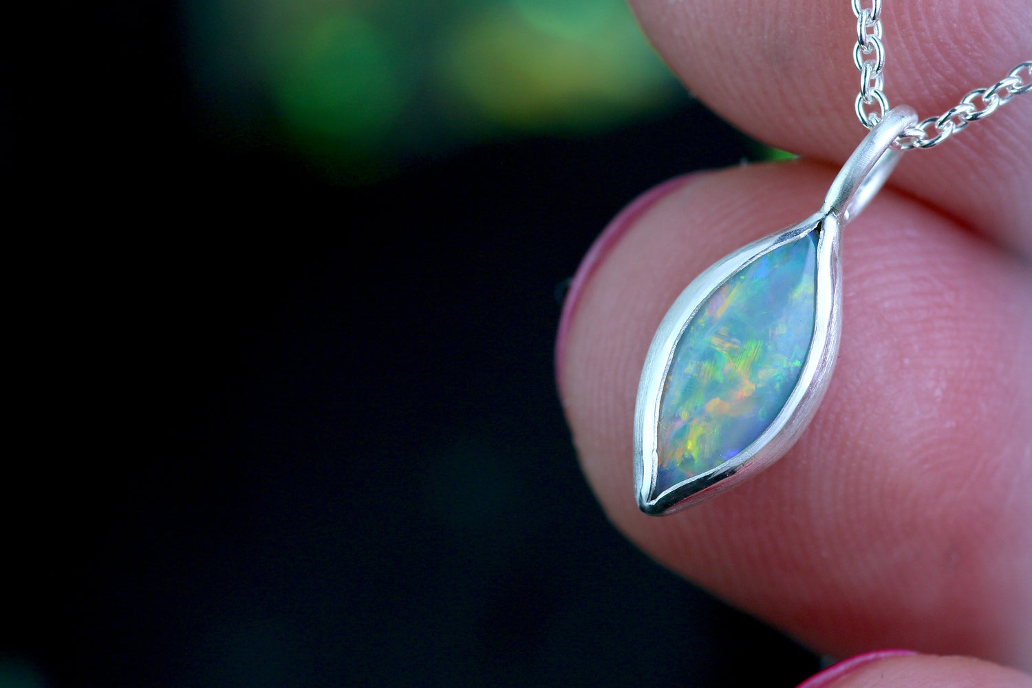 ALMINA Halskette mit Crystal Opal Anhänger aus Silber 925