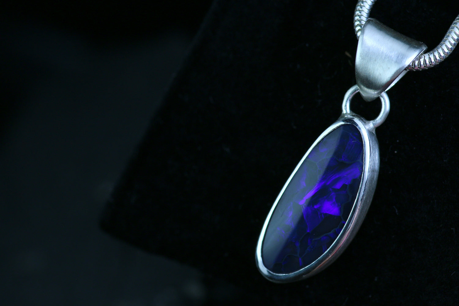 SOLIS OBSCURA Black Opal Unikat-Anhänger aus Silber 925