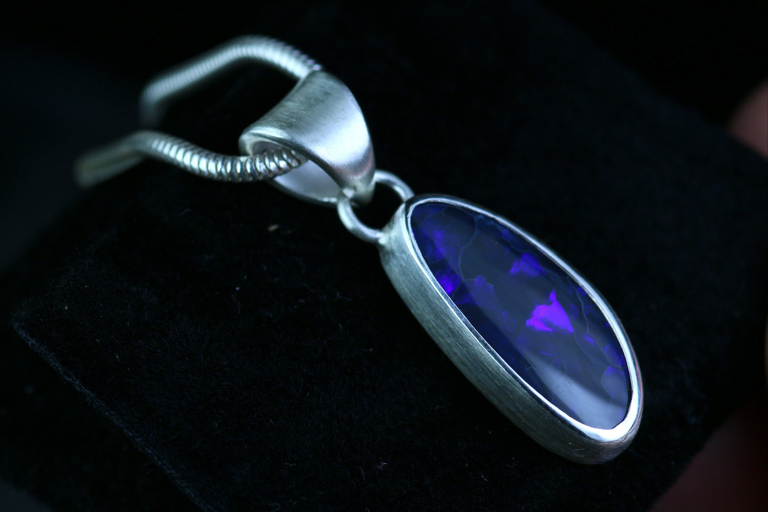 SOLIS OBSCURA Black Opal Unikat-Anhänger aus Silber 925