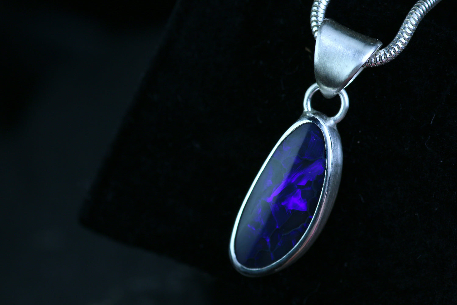 SOLIS OBSCURA Black Opal Unikat-Anhänger aus Silber 925