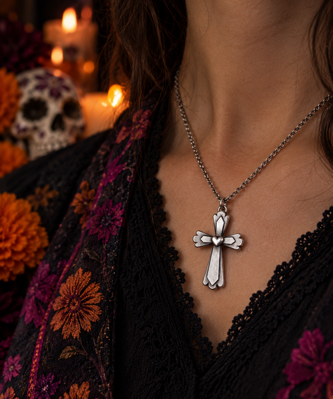 CRUZ CORAZÓN – Kreuz-Anhänger mit Herz in Silber 925 mit Patina oder 18k Massiv-Gold
