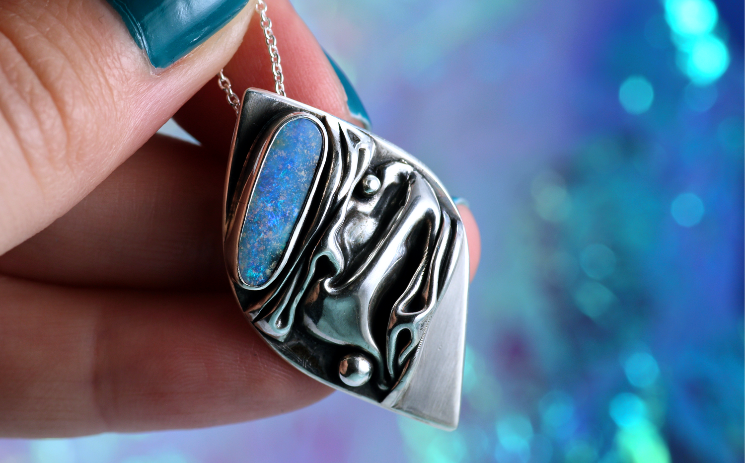 CORAL Kunstvoller Silberanhänger mit ozean-blauem Opal