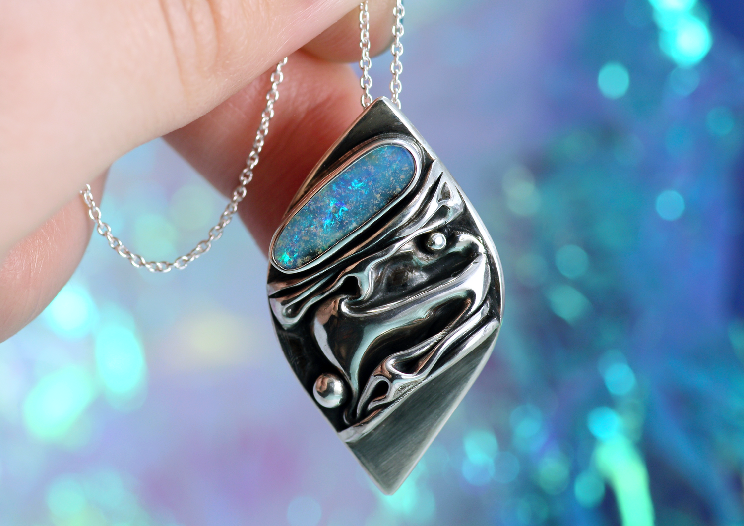 CORAL Kunstvoller Silberanhänger mit ozean-blauem Opal