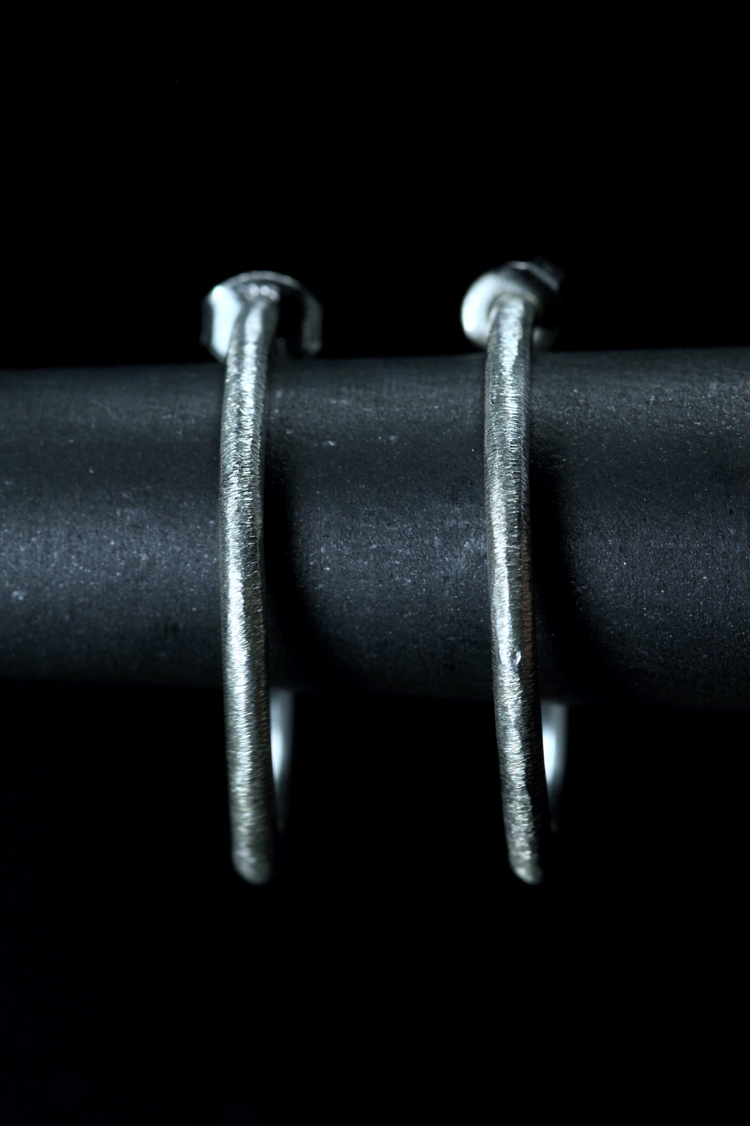 ORBIT Creolen aus Silber 925 mit Satin Finish · 30 mm · Silver Hoops