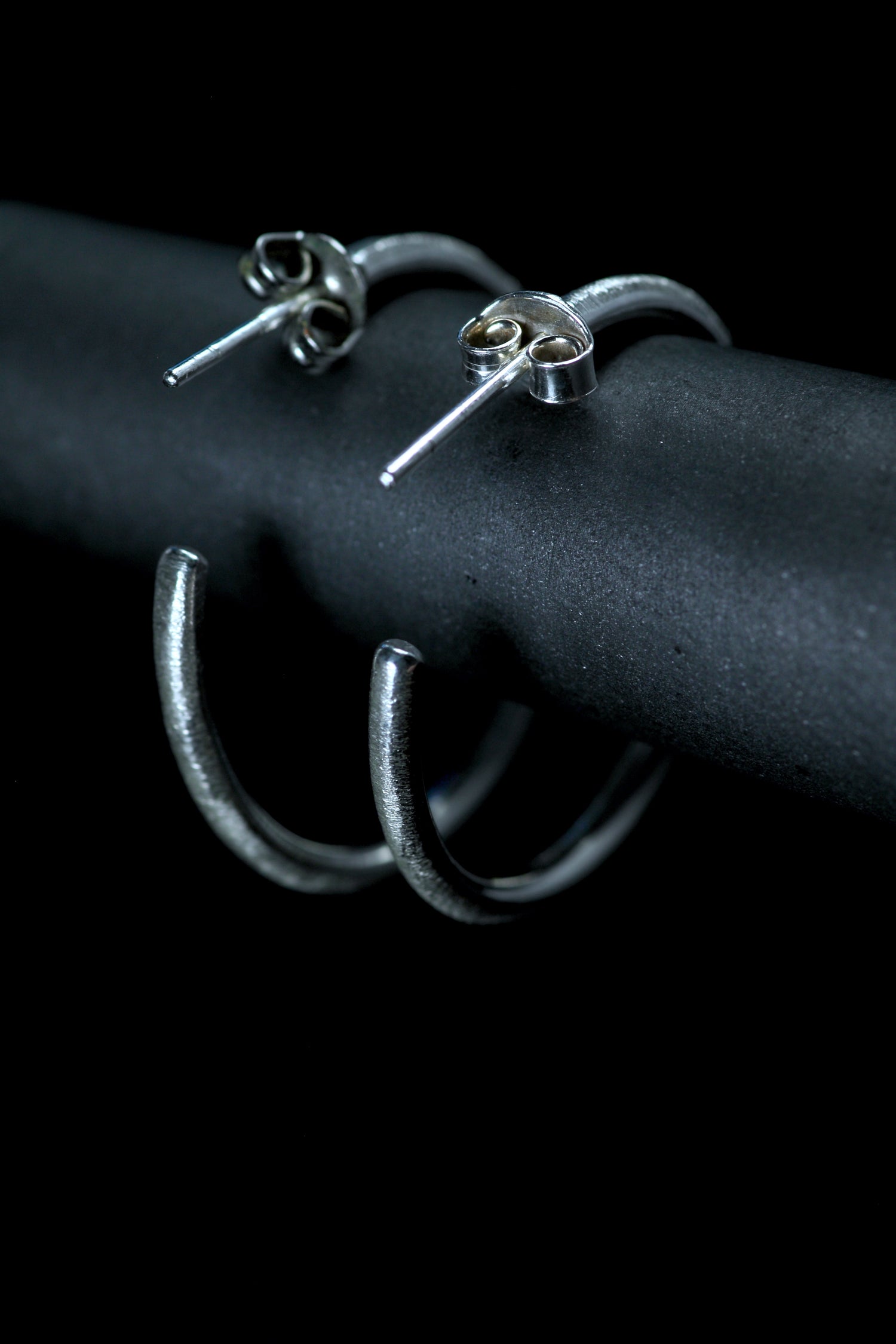 ORBIT Creolen aus Silber 925 mit Satin Finish · 30 mm · Silver Hoops