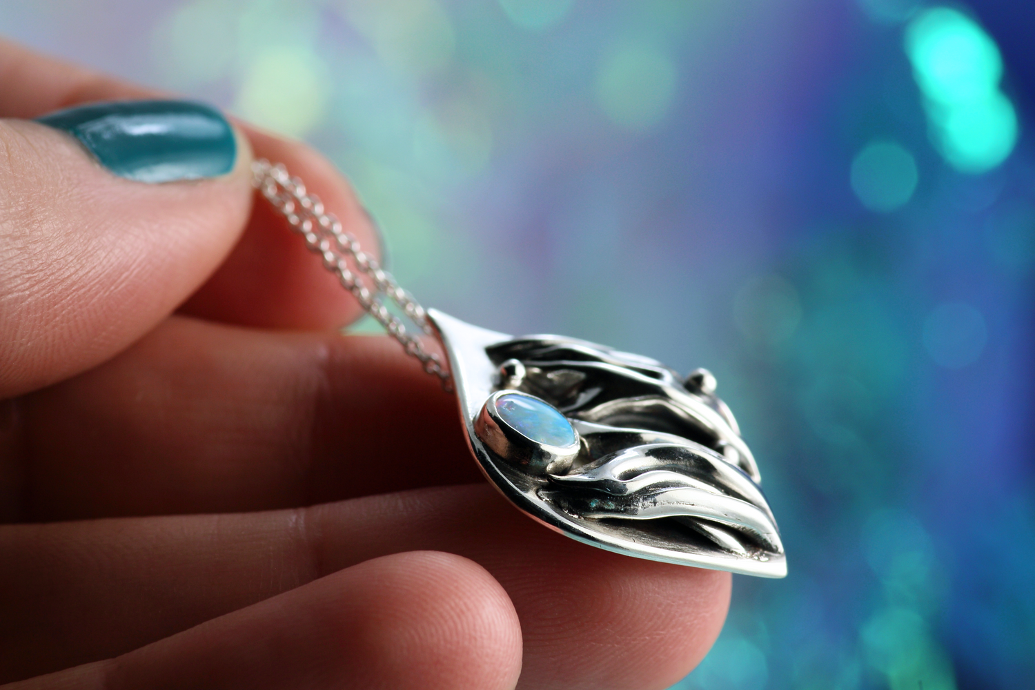 OASIS Silberanhänger mit grünblauem Lightning Ridge Opal