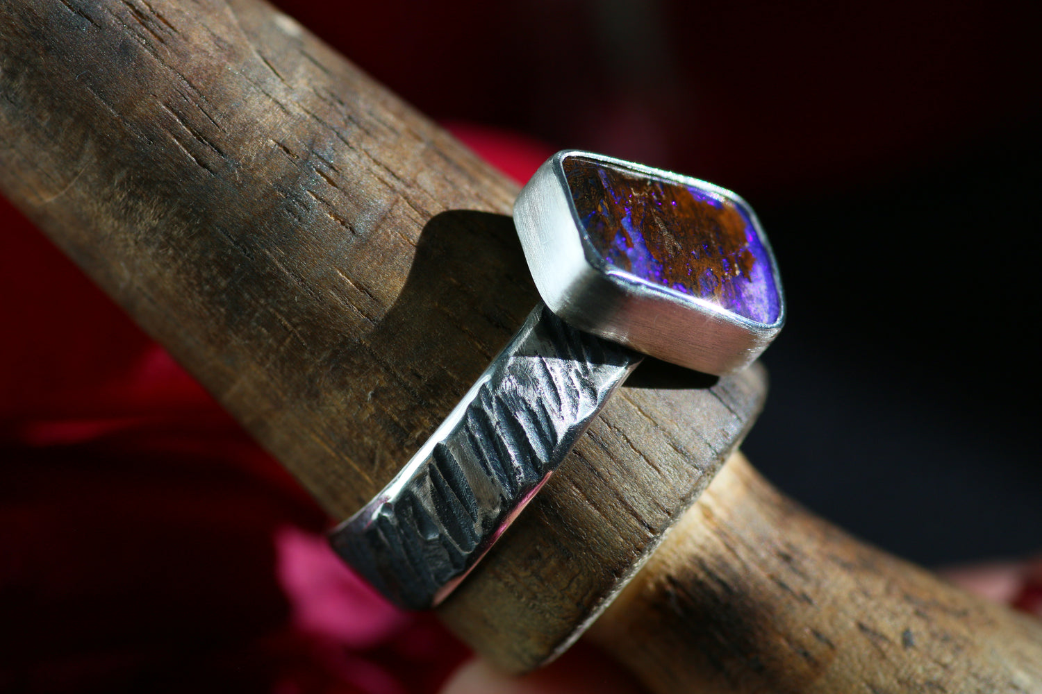 NAMIR PURPURA Silberring mit australischem Opal · EU 66
